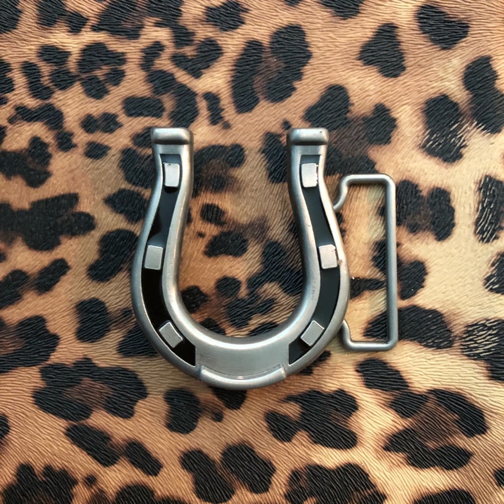 Horseshoe belt buckle by Buckle Rage
